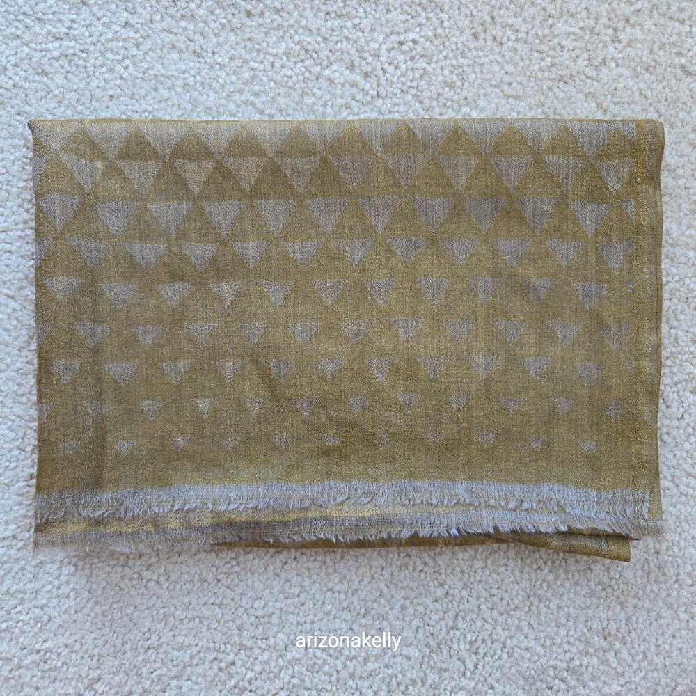 NWOT Cashmere Woven Scarf Lightweight Triangle Pattern With Subtle Gold Shimmer - Picture 16 of 16